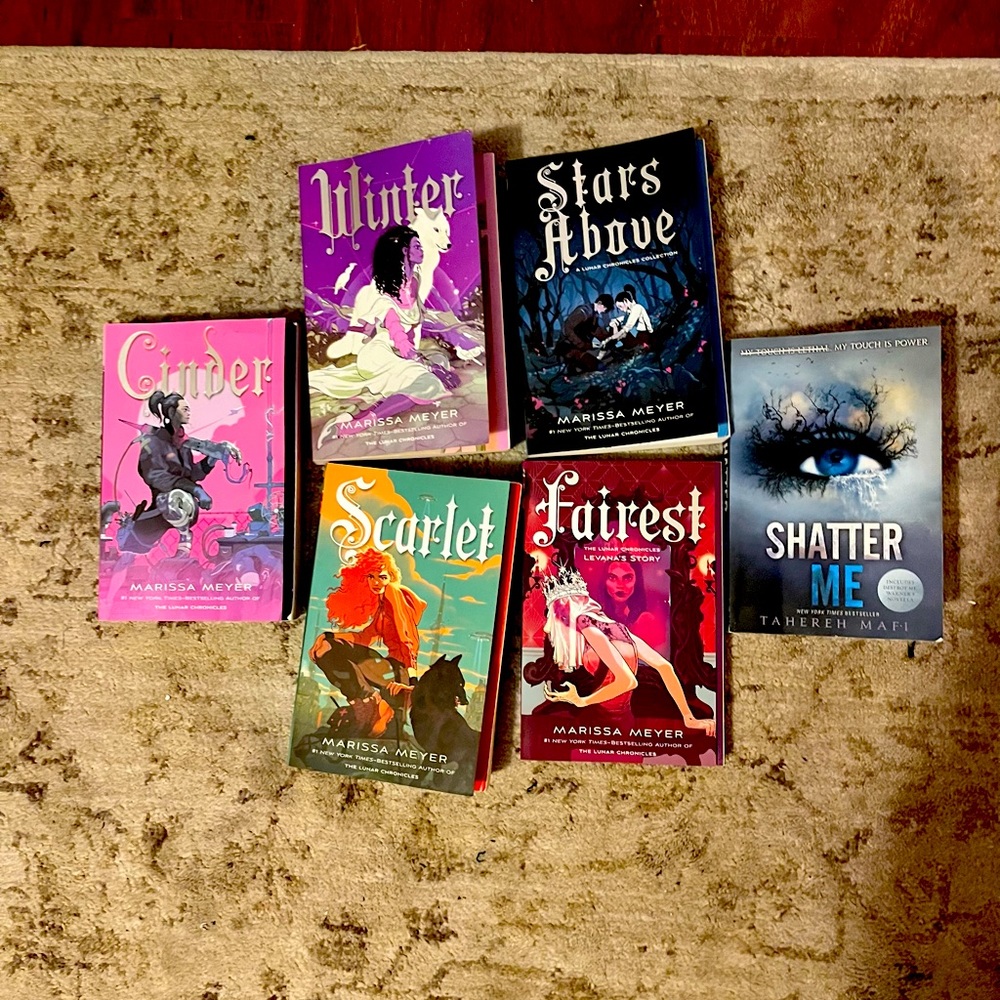 Lunar Chronicles + shatter me